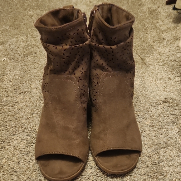 Sugar Brown Suede Heeled Boots with Perforated Design - Picture 5 of 7